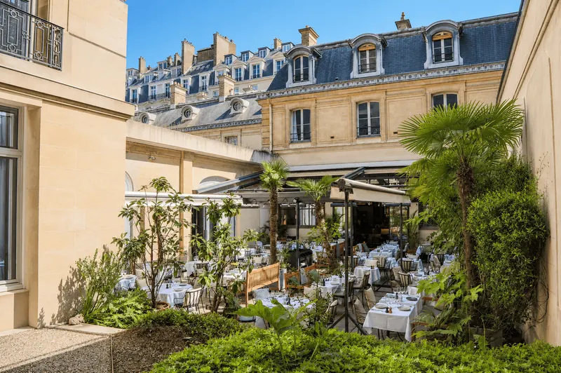 Le patio arboré de Camondo