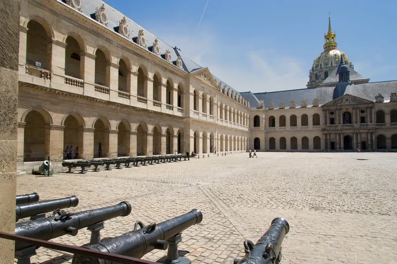 La cour d’honneur des Invalides et le dôme