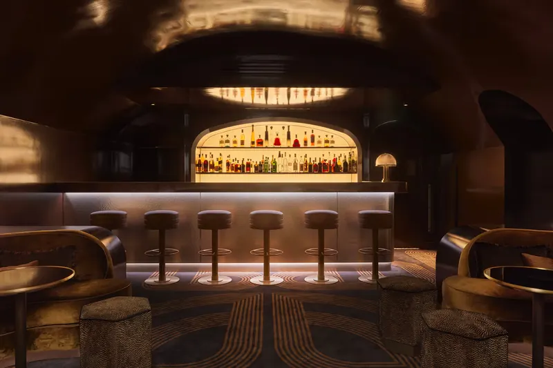 Le bar du Savoy Club sous sa voûte